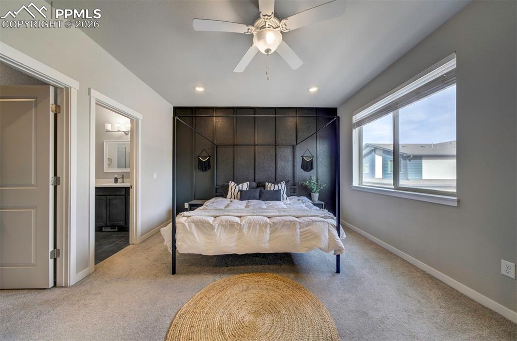 Image 31 of 42: Bedroom