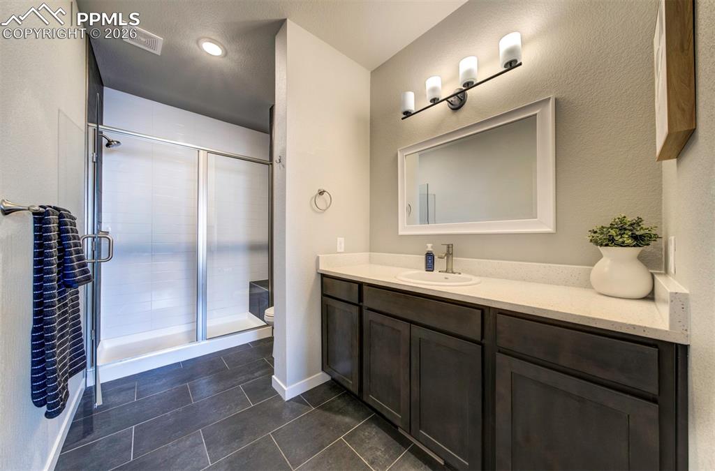 Image 32 of 42: Bathroom