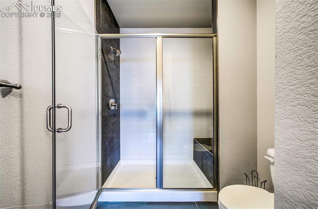 Image 33 of 42: Bathroom