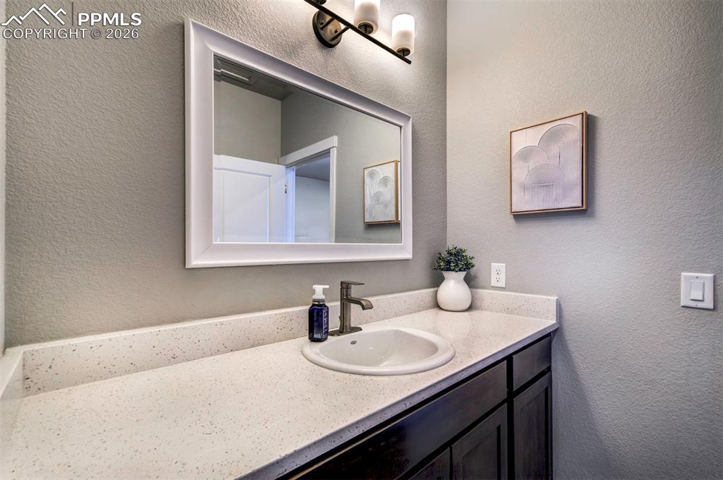 Image 34 of 42: Bathroom