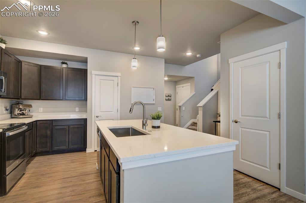 Image 7 of 42: Kitchen