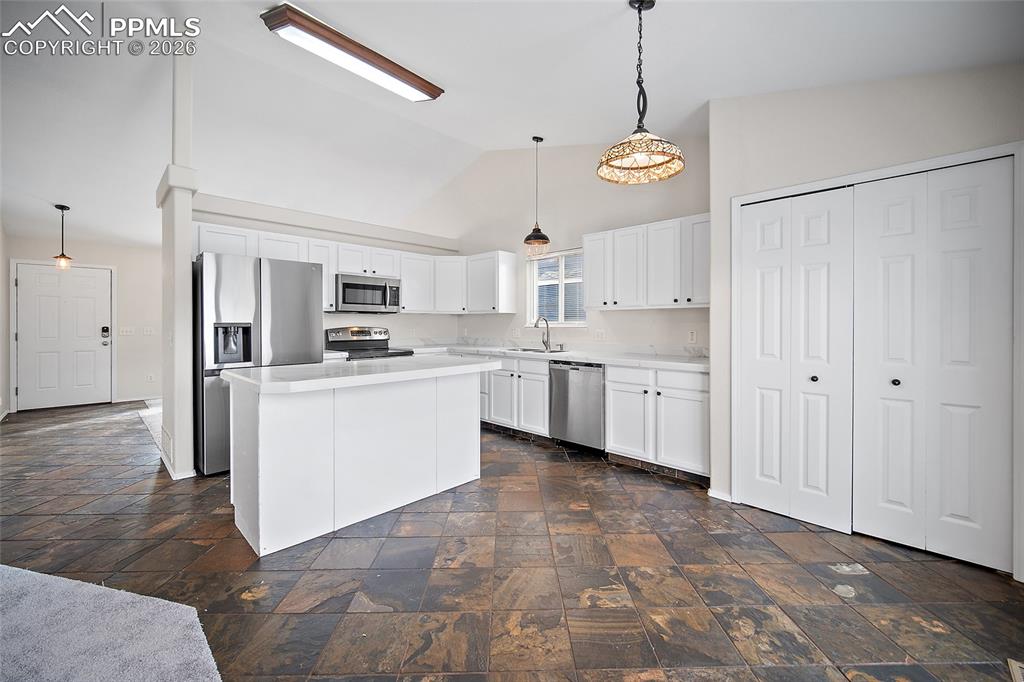 Image 11 of 45: Kitchen