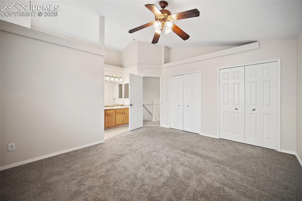 Image 20 of 45: Bedroom