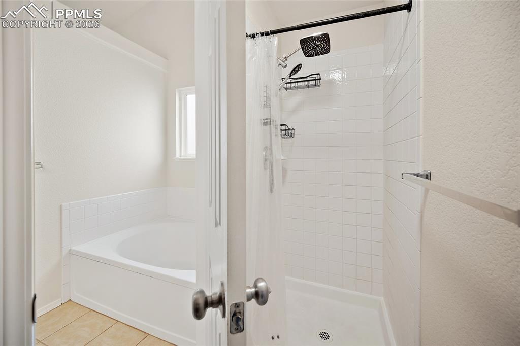 Image 24 of 45: Bathroom