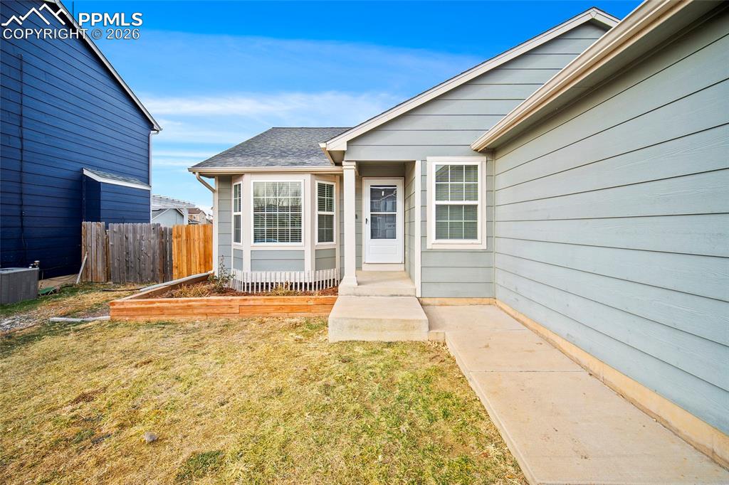 Image 3 of 45: Entry