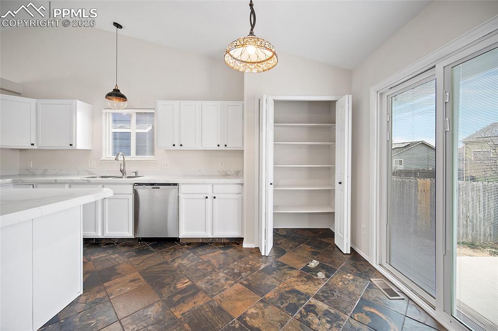 Image 9 of 45: Kitchen