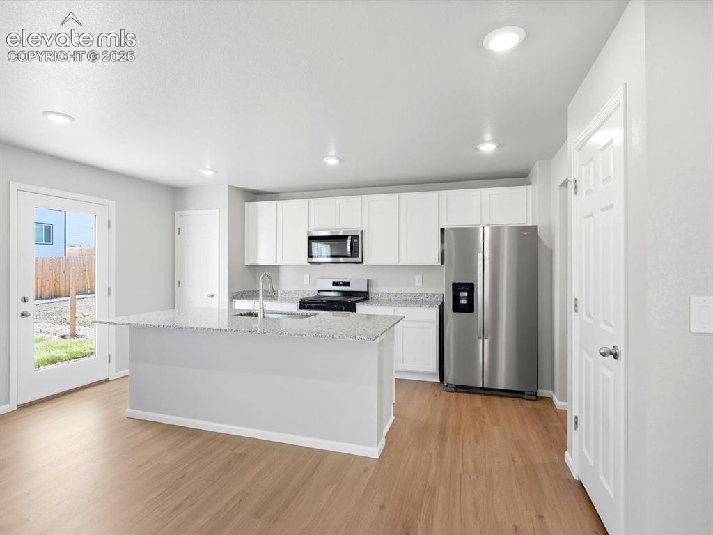 Image 16 of 44: Kitchen