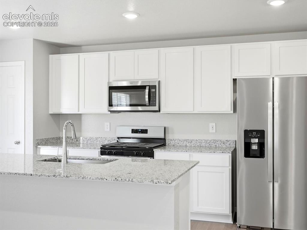 Image 17 of 44: Kitchen