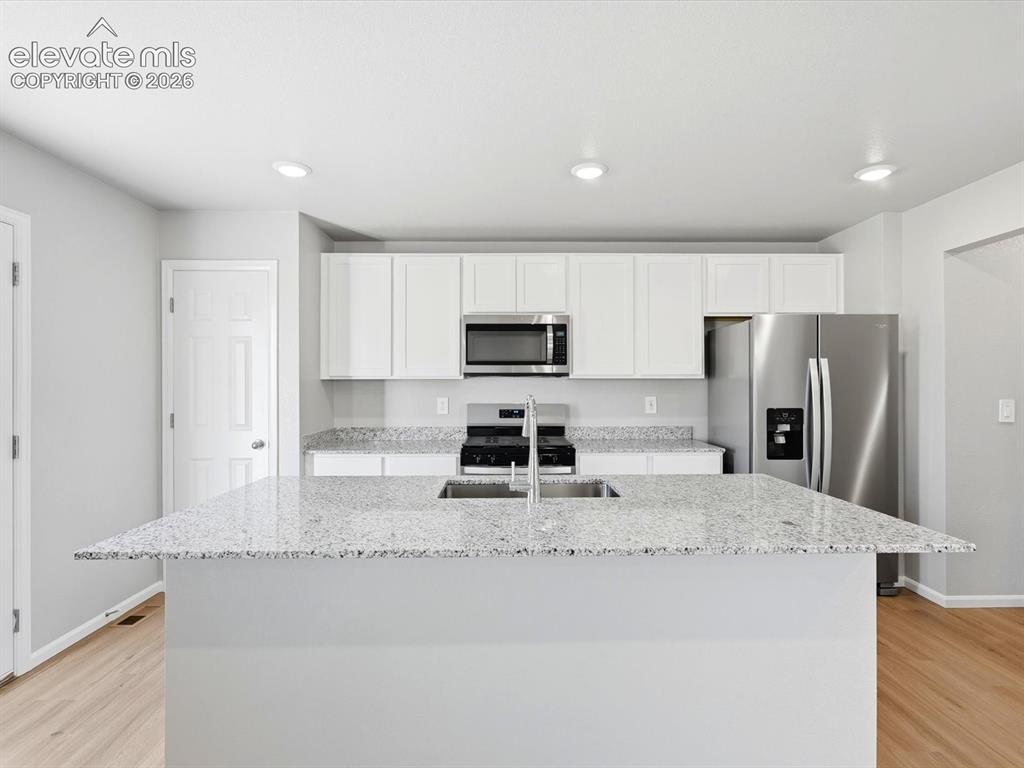 Image 18 of 44: Kitchen