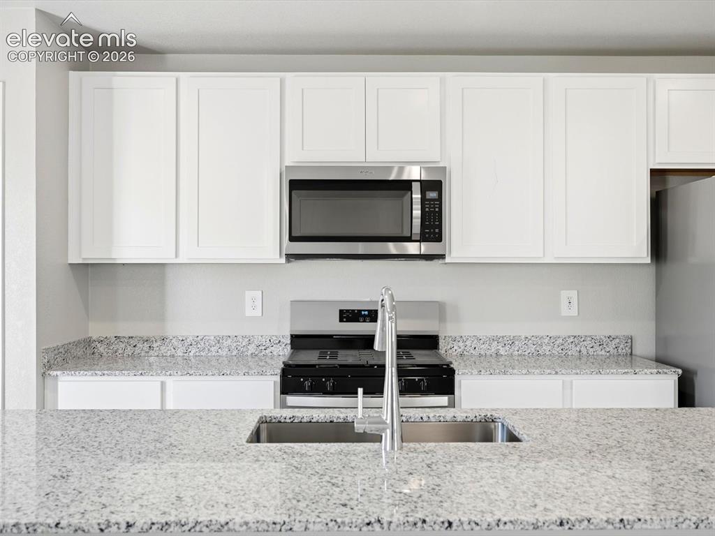Image 19 of 44: Kitchen