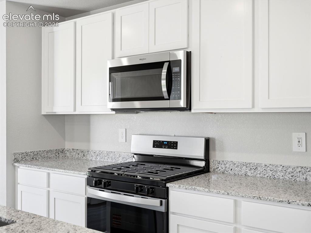 Image 21 of 44: Kitchen