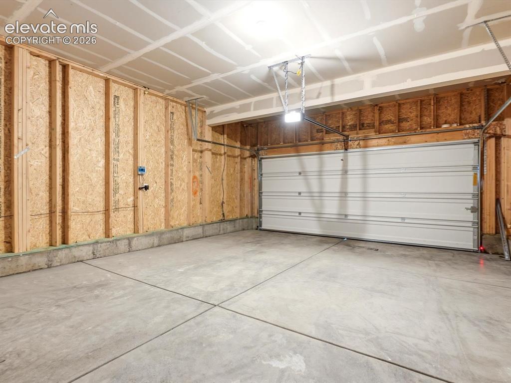 Image 9 of 44: Garage