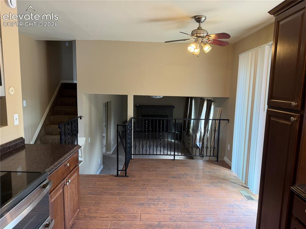 Image 7 of 17: Dining Room