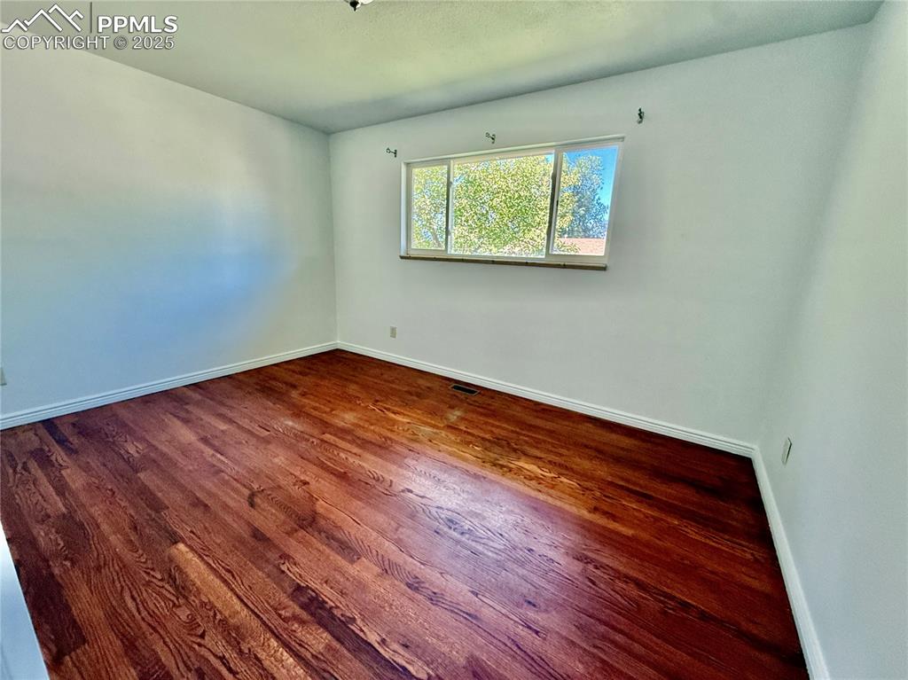 Image 14 of 32: Upper Bedroom