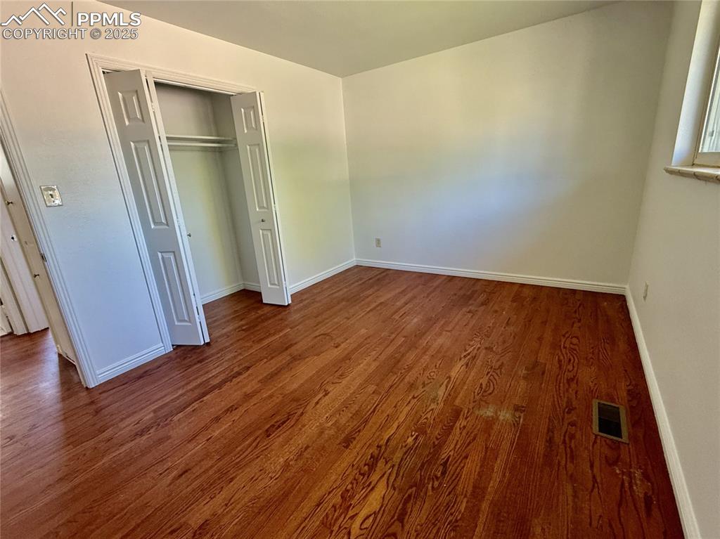 Image 15 of 32: Upper Bedroom