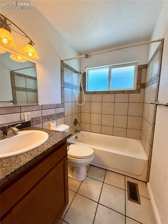 Image 17 of 32: Upper Full Bath
