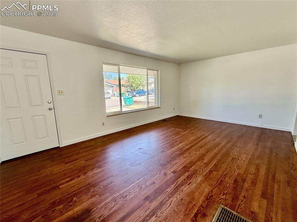 Image 6 of 32: Upper Living Area