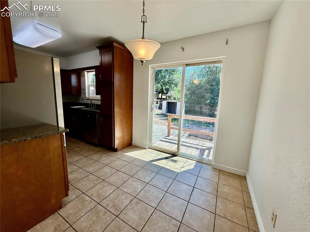 Image 7 of 32: Kitchen Area
