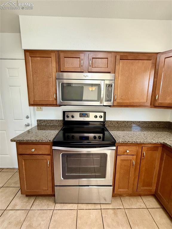 Image 9 of 32: Kitchen Area