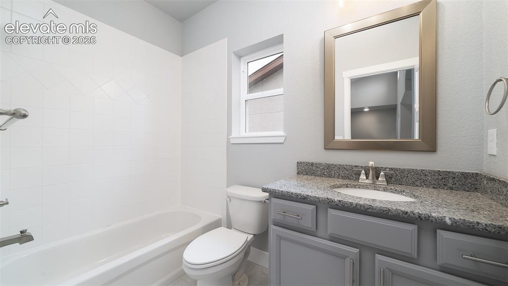 Image 17 of 20: Bathroom