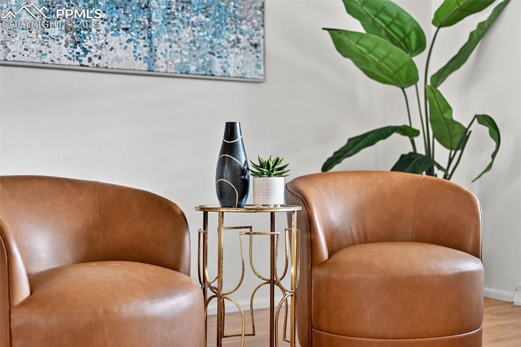 Image 10 of 40: Sitting Room