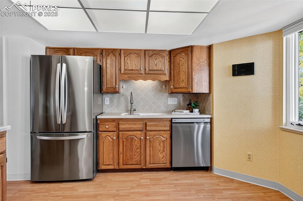 Image 13 of 40: Upgraded appliances and sink!