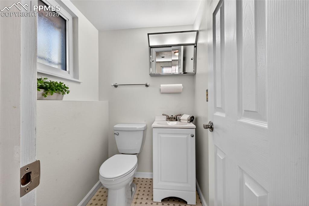 Image 32 of 40: Half bath in the basement!