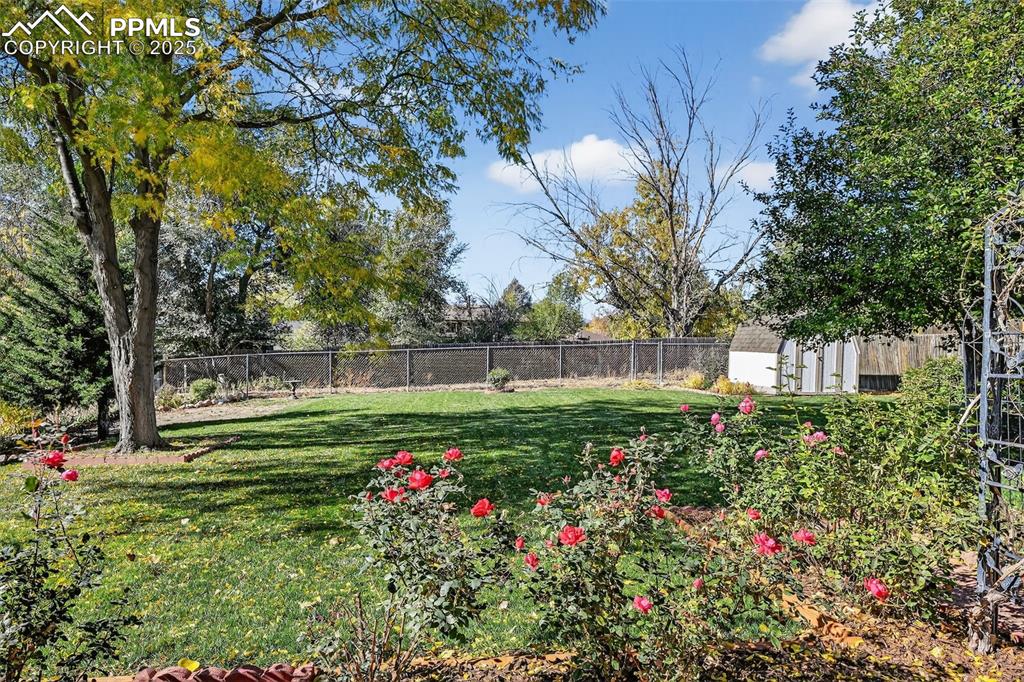 Image 34 of 40: Lush gardens and grass for summer fun!