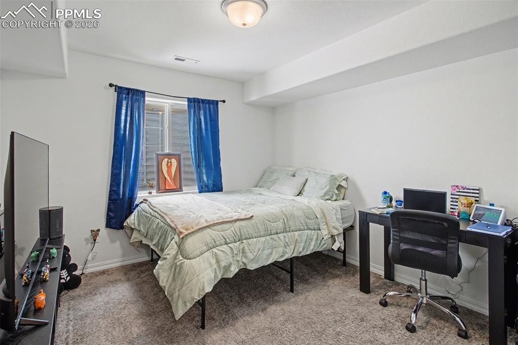 Image 26 of 30: Bedroom