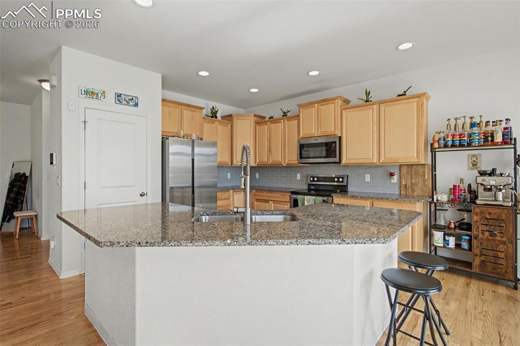 Image 9 of 30: Kitchen