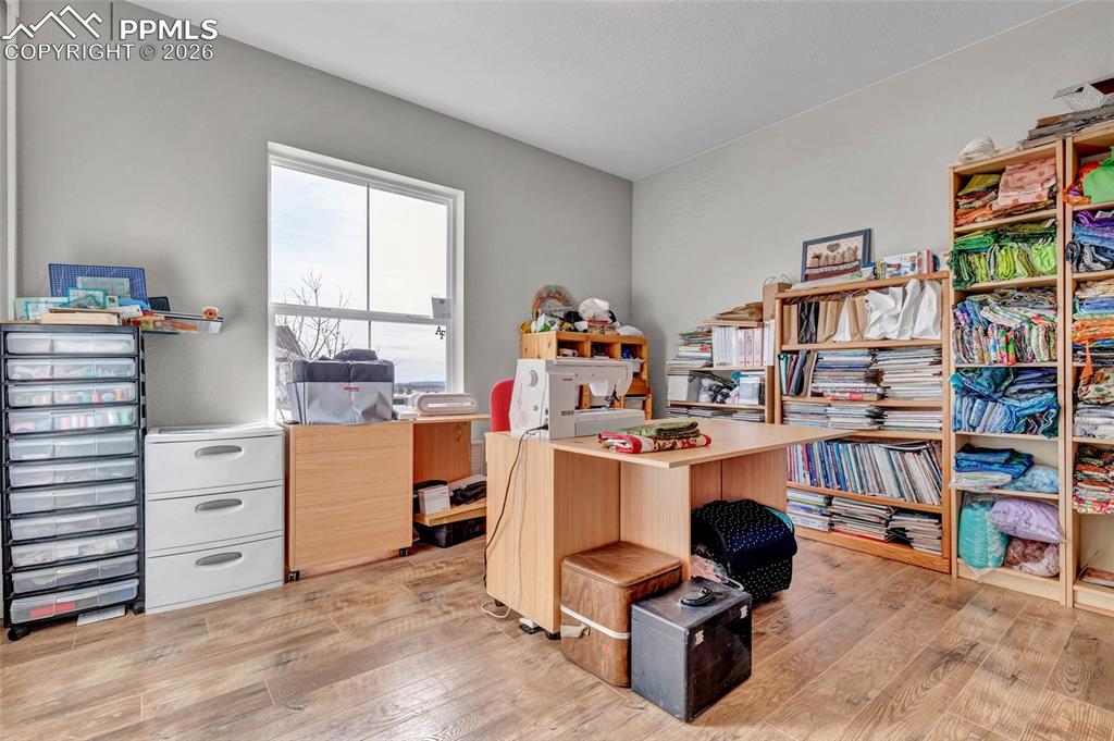 Image 21 of 45: Main-level bedroom