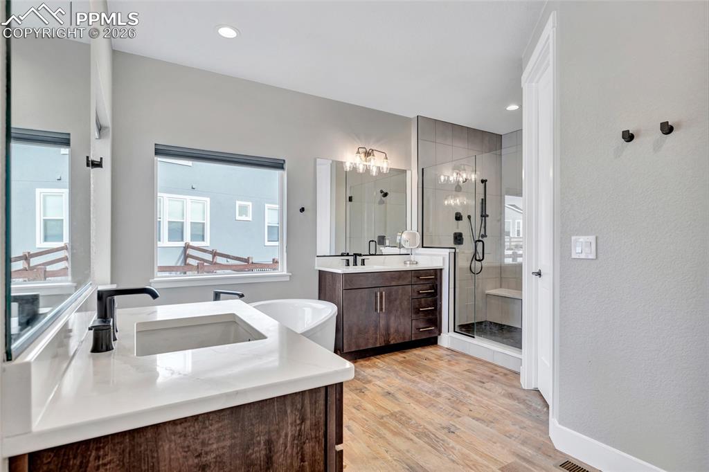 Image 25 of 45: Primary bath