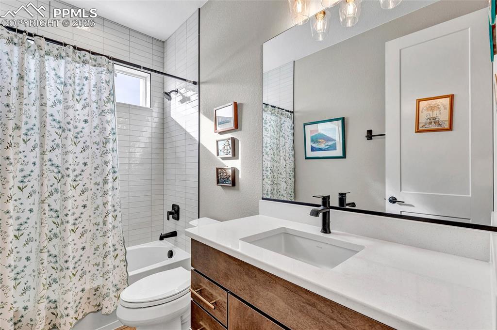 Image 41 of 45: Upstairs bath