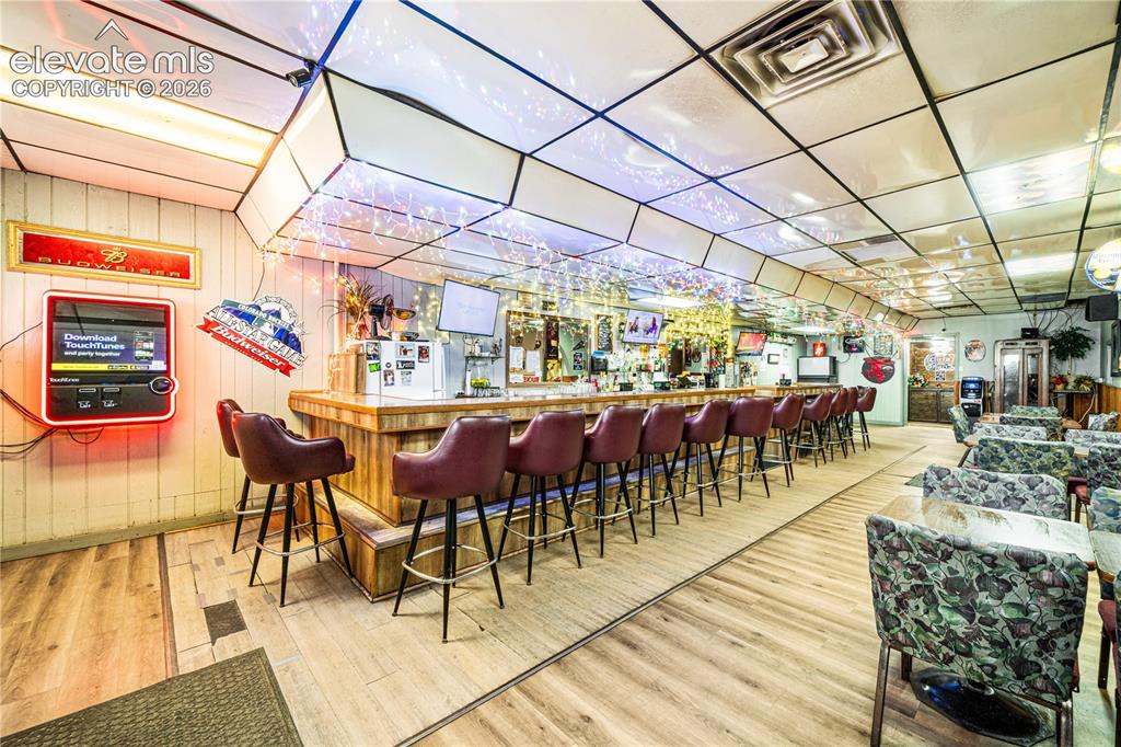 Image 10 of 17: Bar