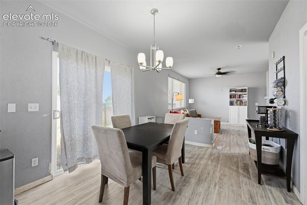 Image 12 of 24: Dining Area