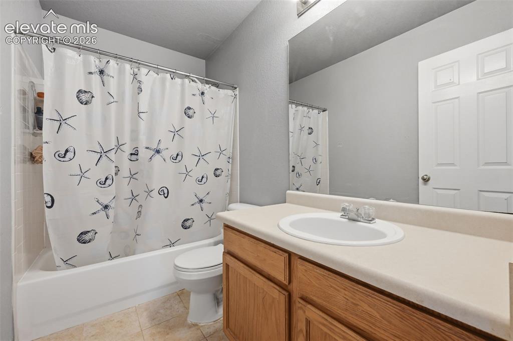 Image 22 of 24: Bathroom