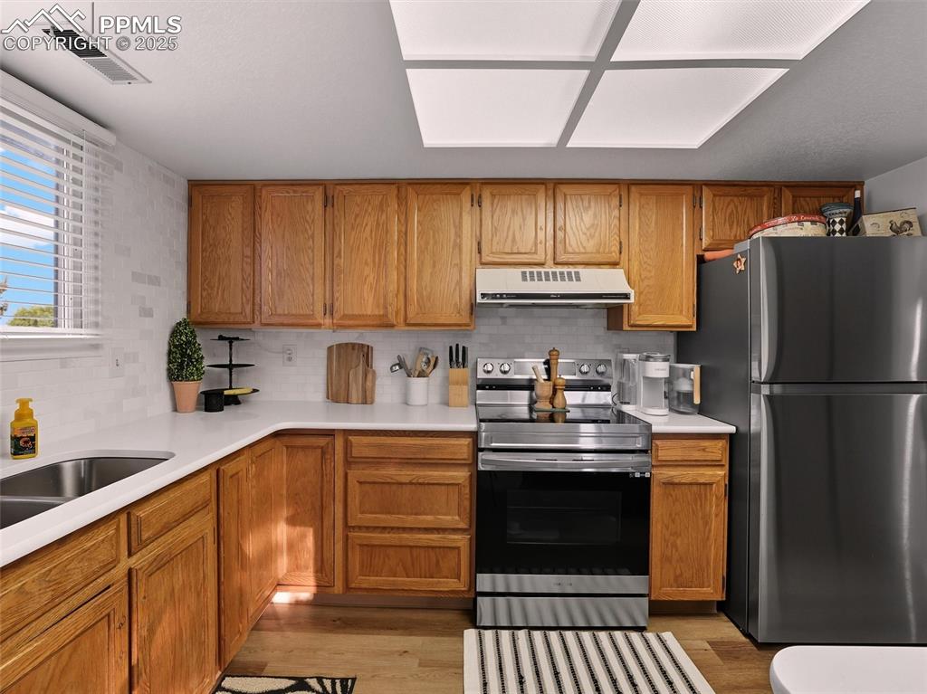 Image 19 of 36: Bright open kitchen space to whip up a gormet meal