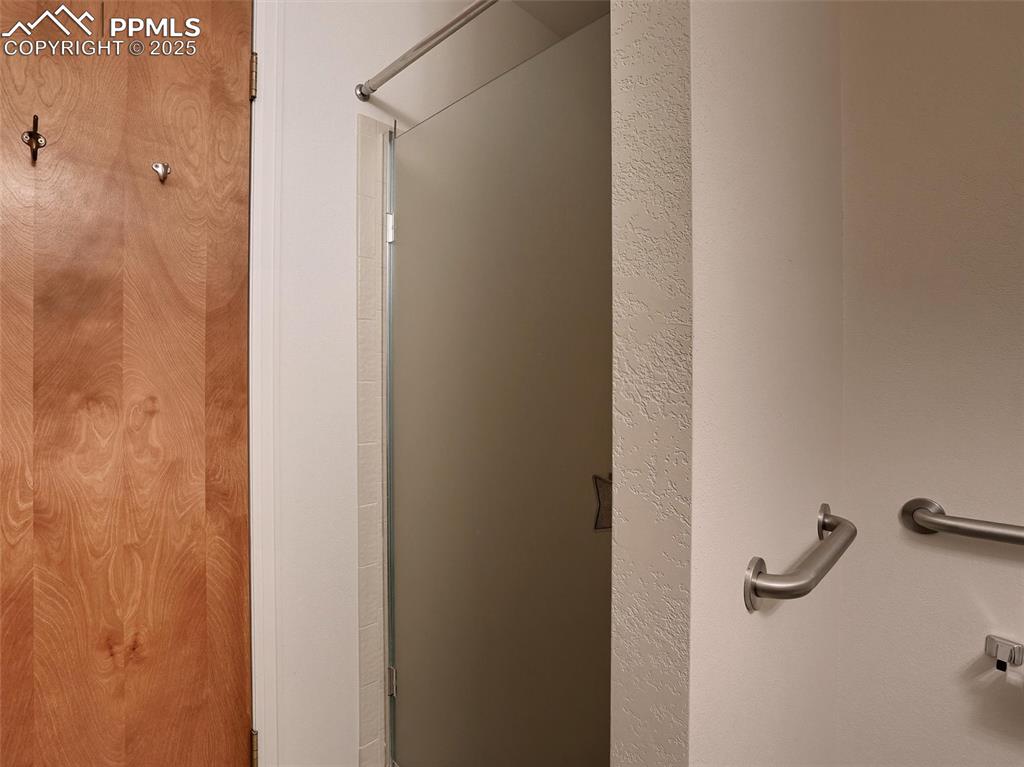 Image 26 of 36: Primary en-suite bathroom with tiled shower