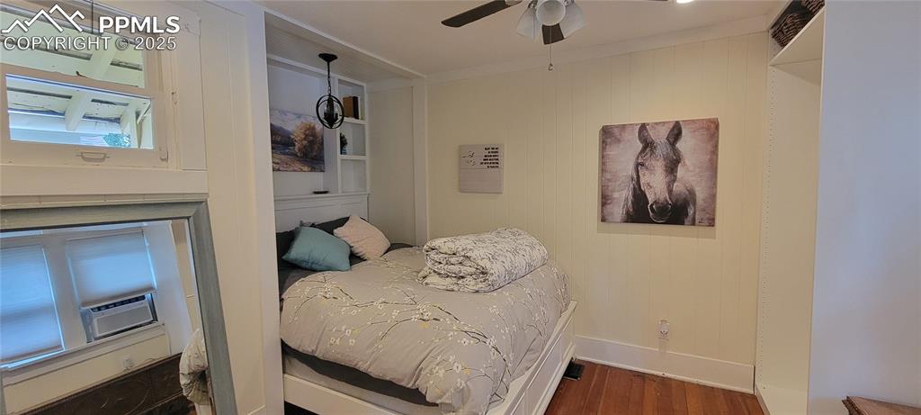 Image 19 of 27: Bedroom