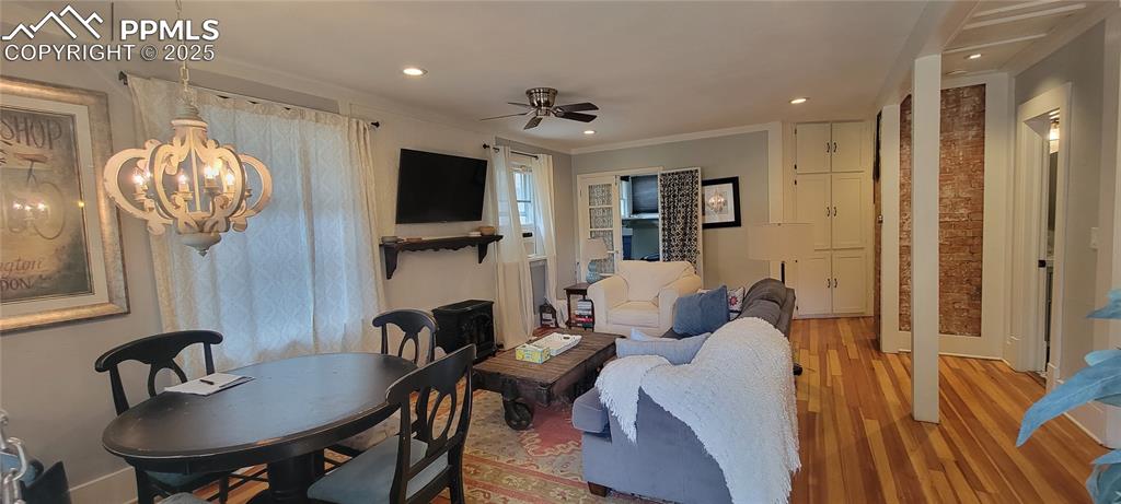 Image 4 of 27: Living Room