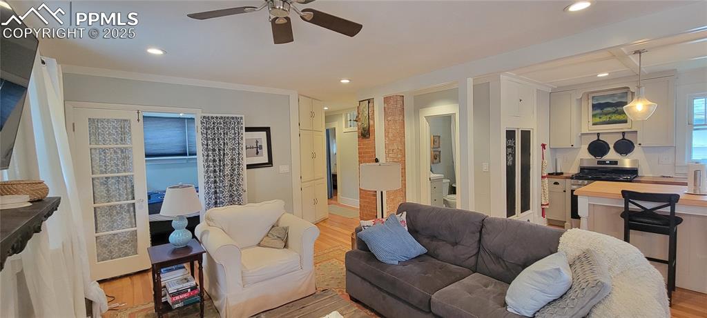 Image 5 of 27: Living Room
