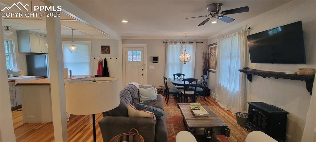 Image 7 of 27: Living Room