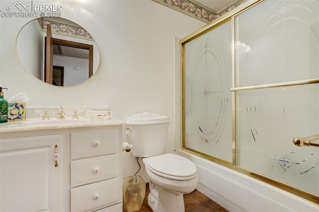 Image 12 of 30: Bathroom