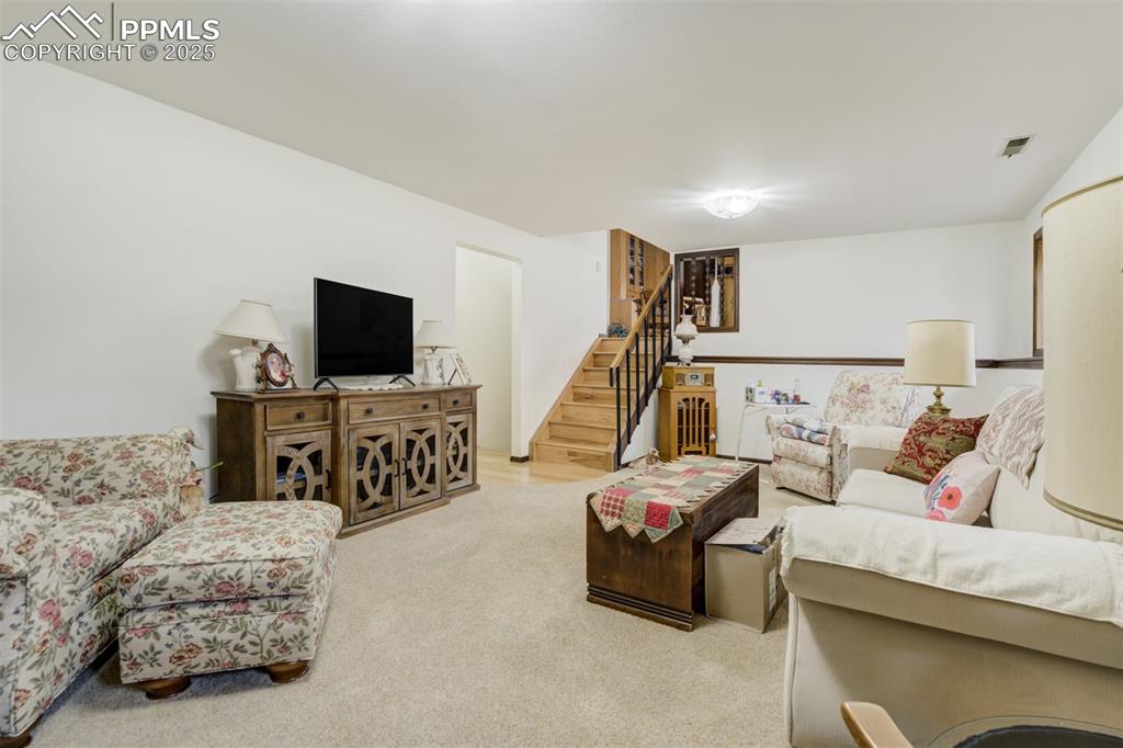 Image 14 of 30: Family Room