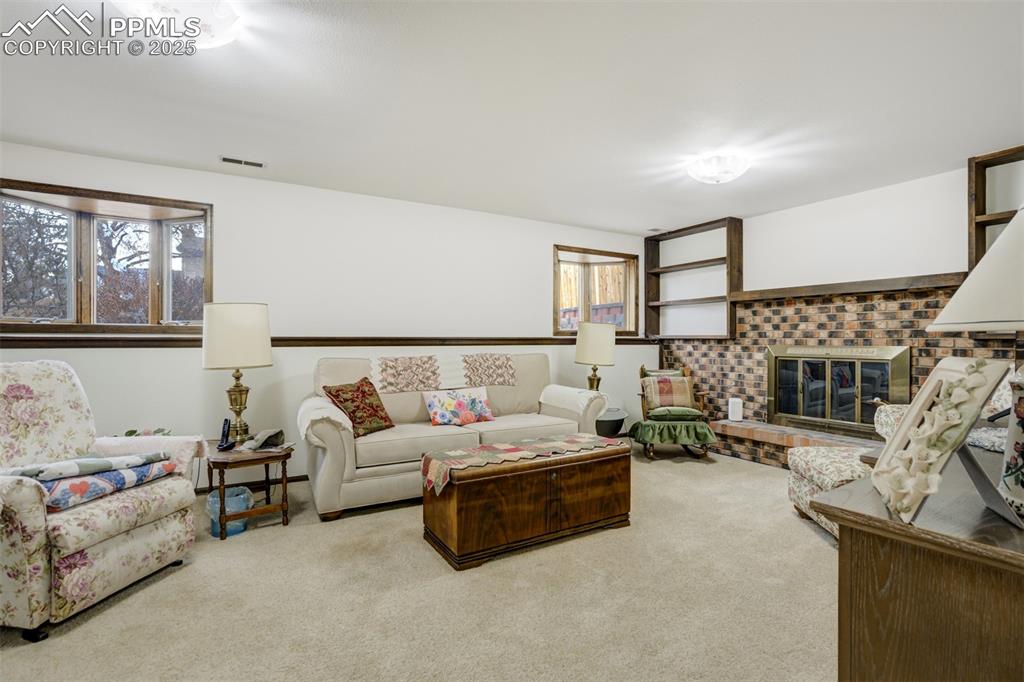 Image 15 of 30: Family Room