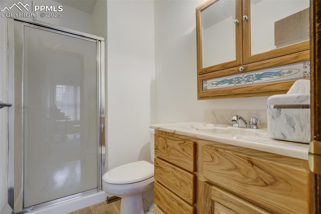 Image 18 of 30: Bathroom