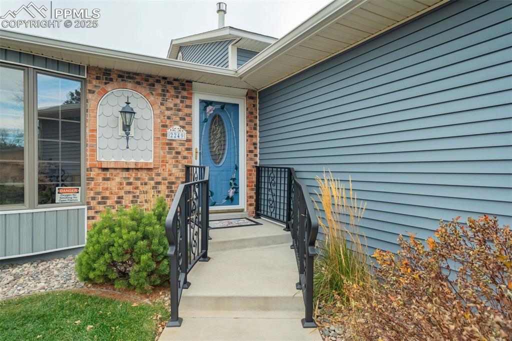 Image 2 of 30: Entry