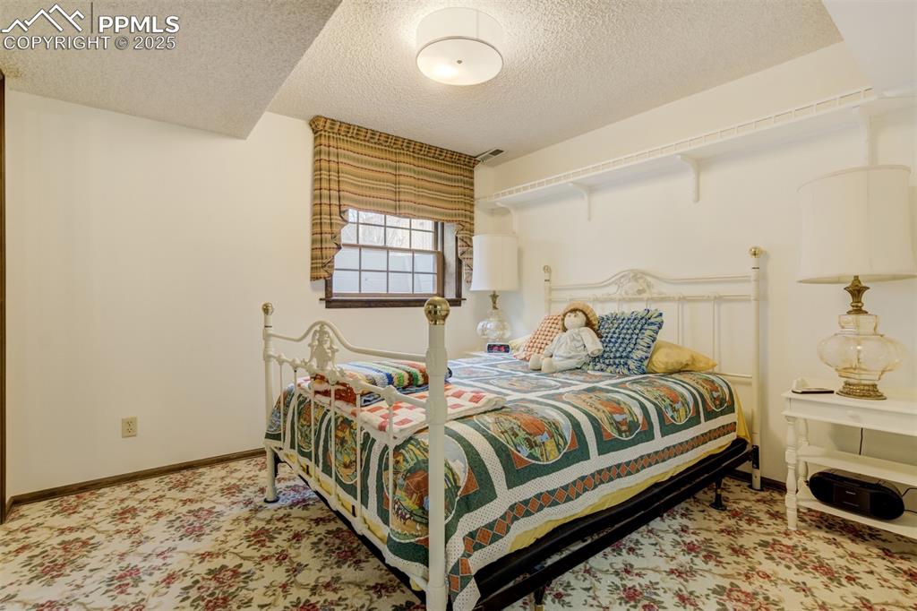 Image 22 of 30: Bedroom