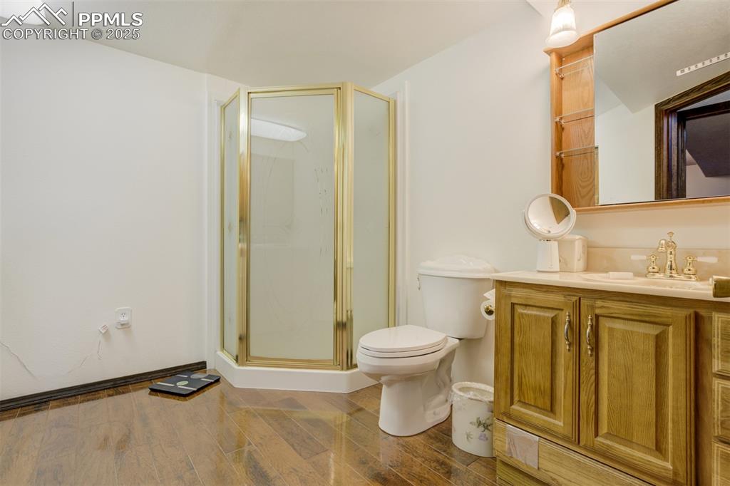 Image 23 of 30: Bathroom