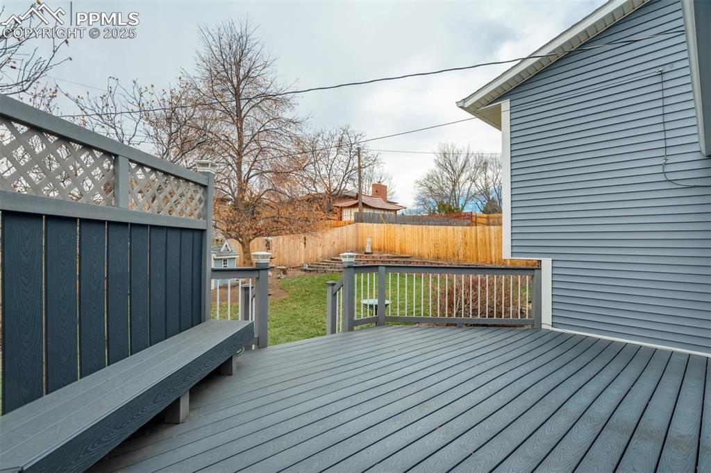 Image 26 of 30: Deck